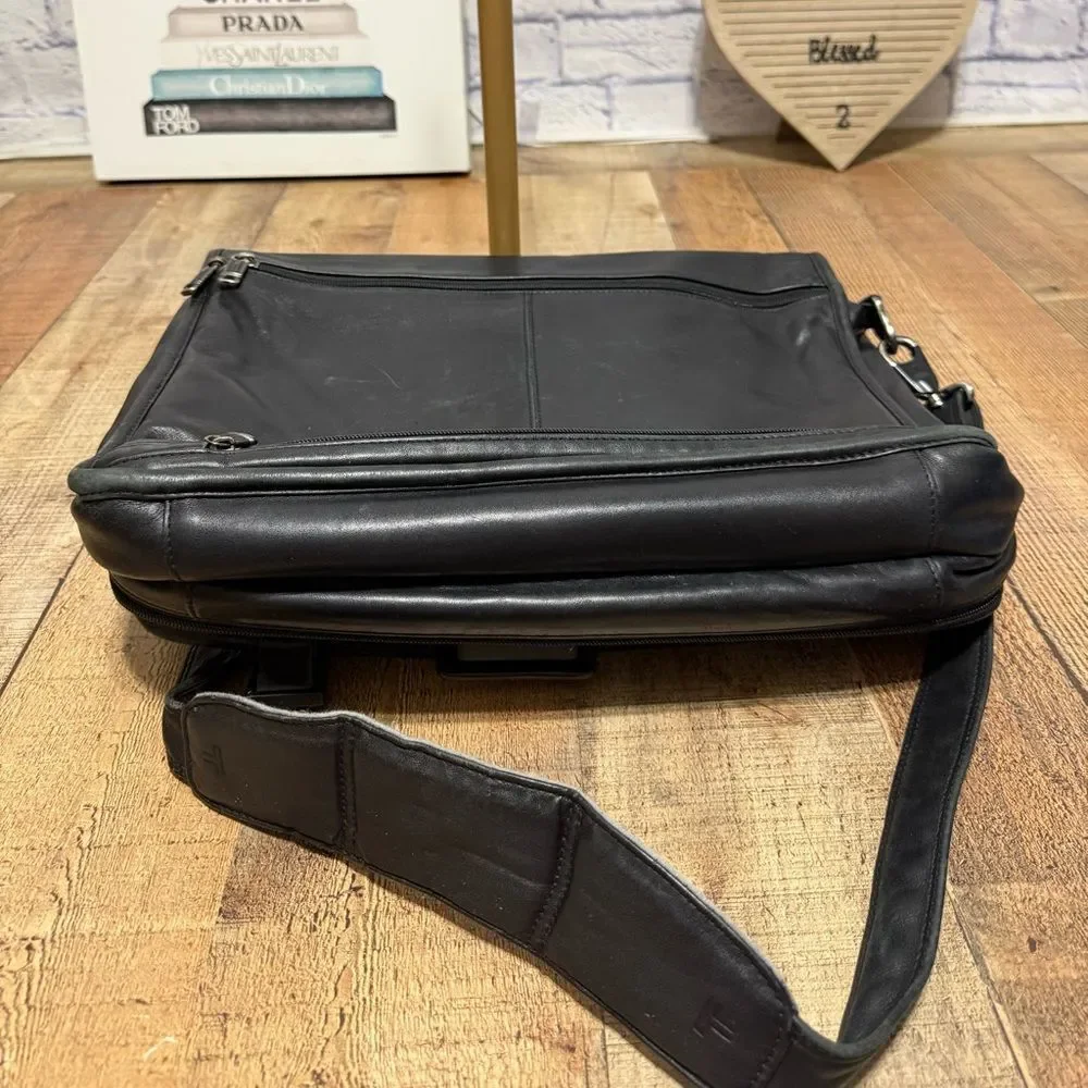 TUMI Alpha Nappa Leather Flap Expandable Briefcase Black Messenger Bag Has Flaws